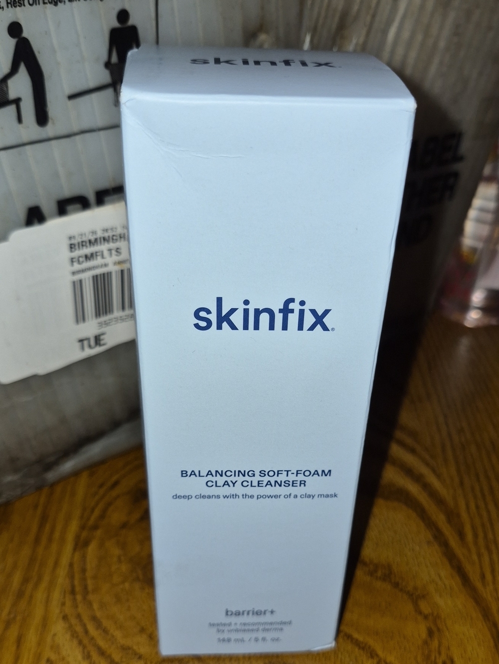 Skinfix Balancing Soft-Foam Clay Cleanser — White